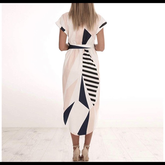 Geometric short sleeve midi dress - Picture 2 of 6